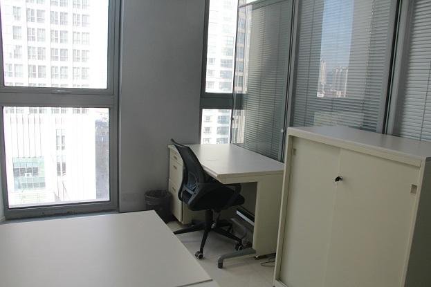 独立办公室（光线充足）