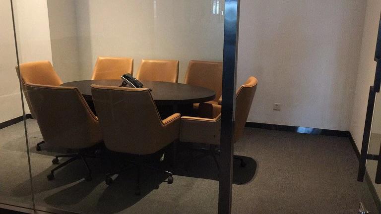 7人会议室・墙上可投影