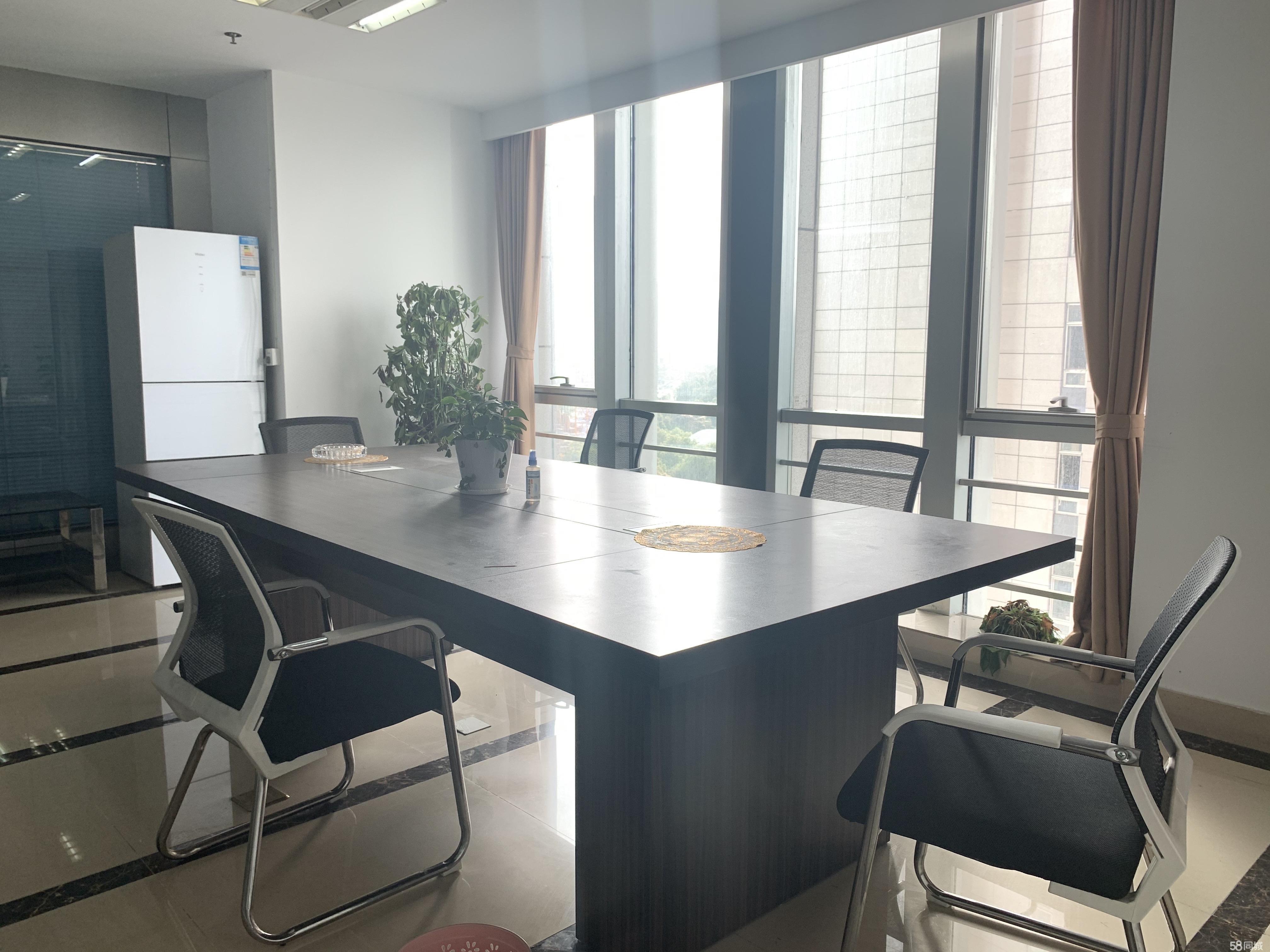 经开凤凰国际正对电梯口家具全