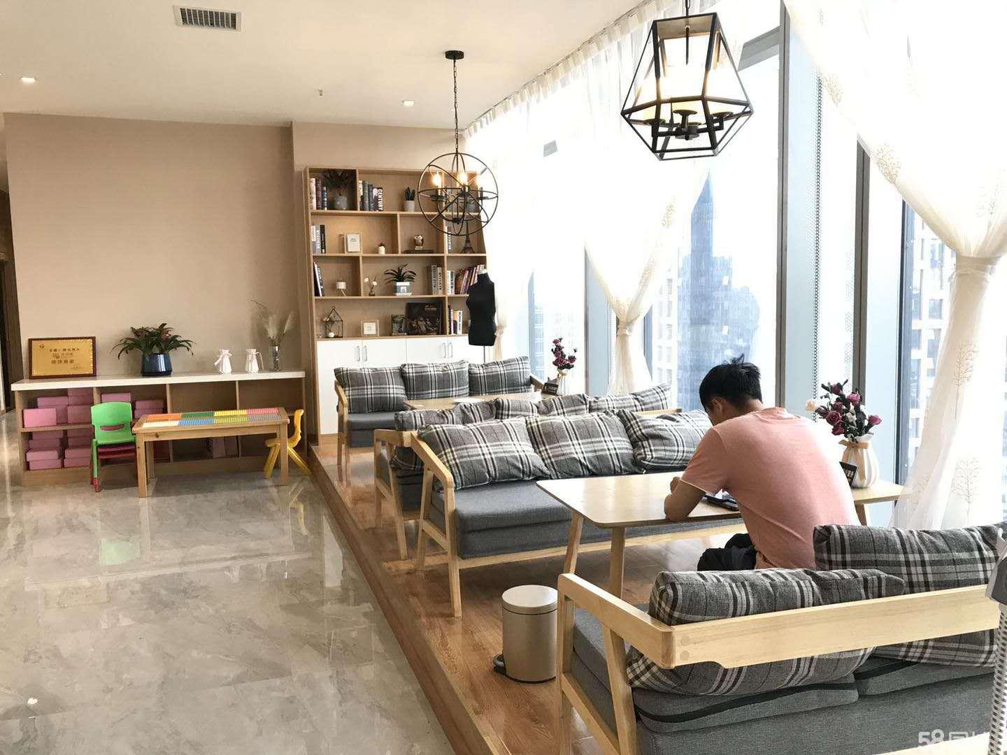 蔚蓝商务精装可观湖景