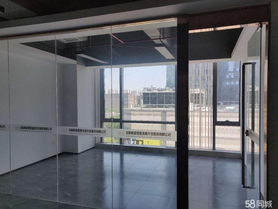 绿地精装正对电梯口随时看房