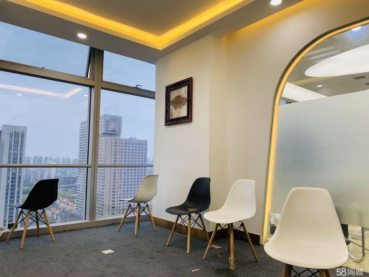 华润精装配家具电梯口交通便利