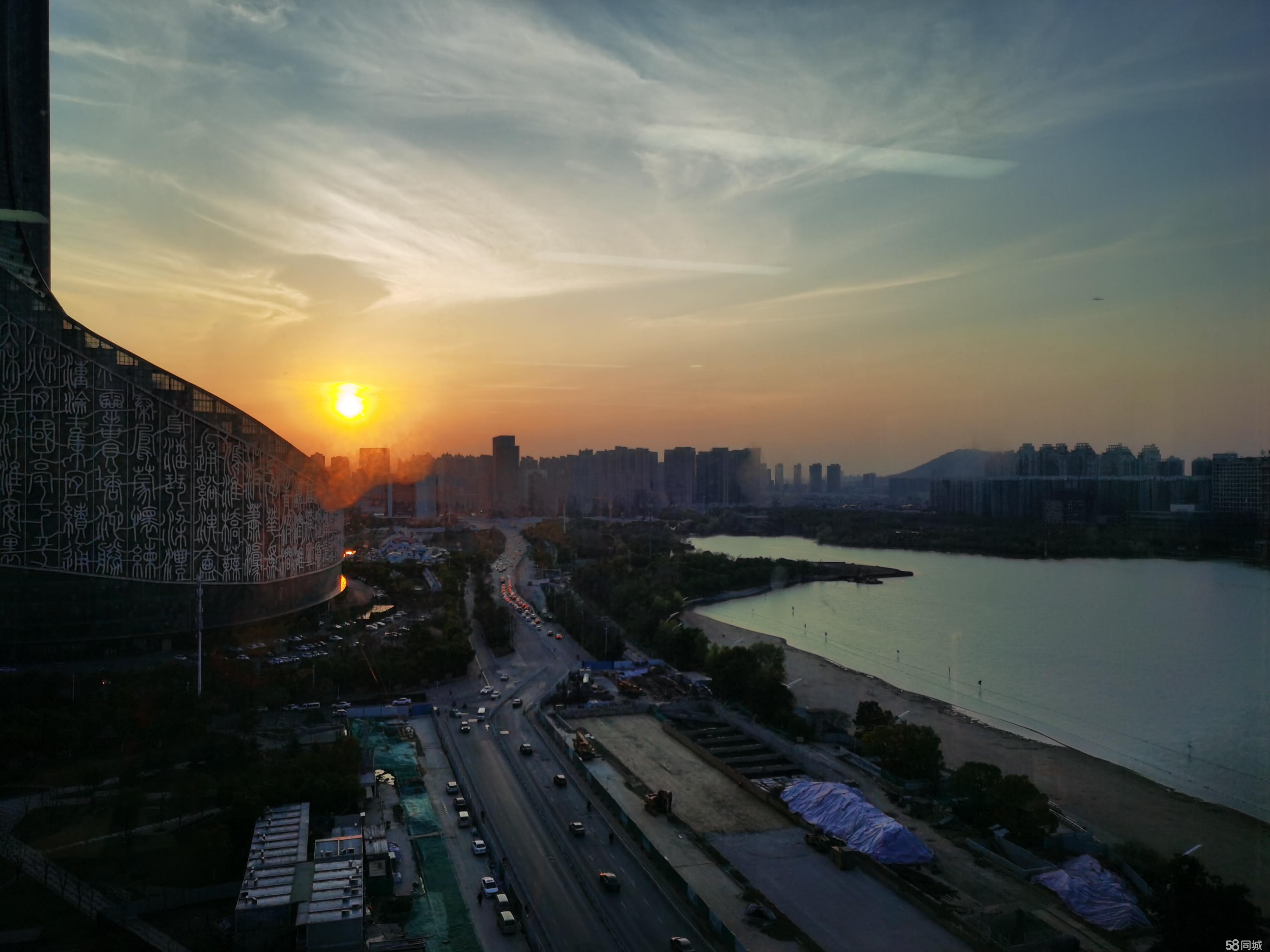 新地精装带家具全湖景房交通便利