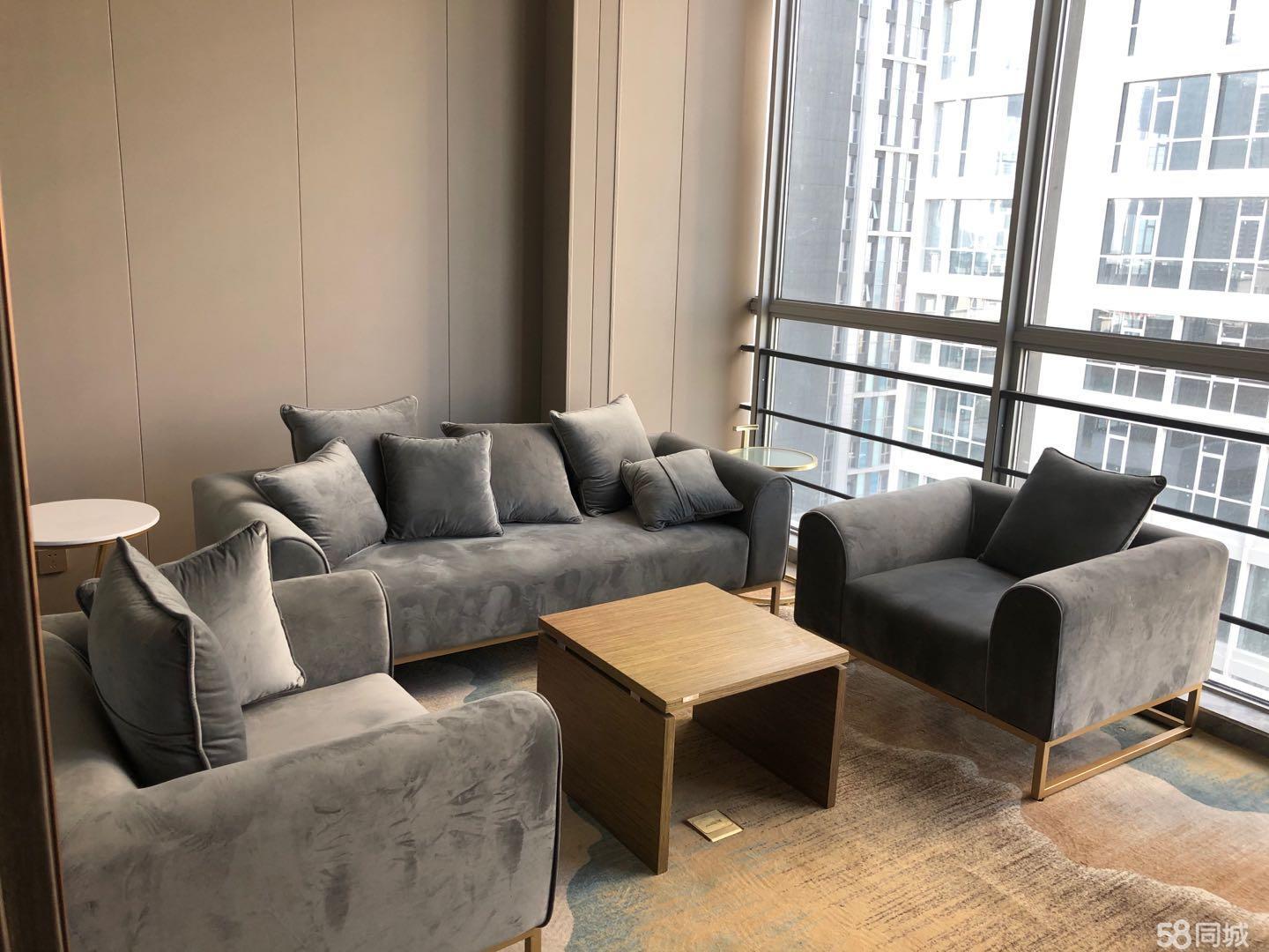 中央广场精装交通便利随时可看