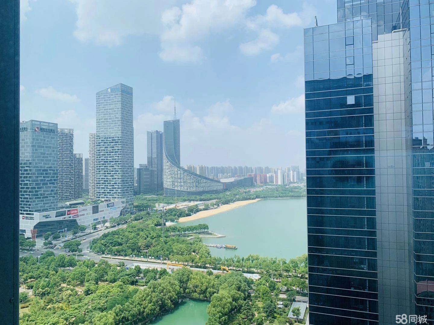 百利精装大气前台正对电梯口