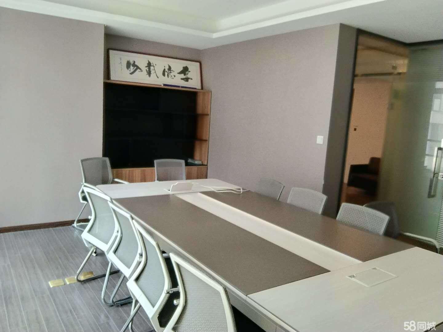 新地精装湖景房带家具