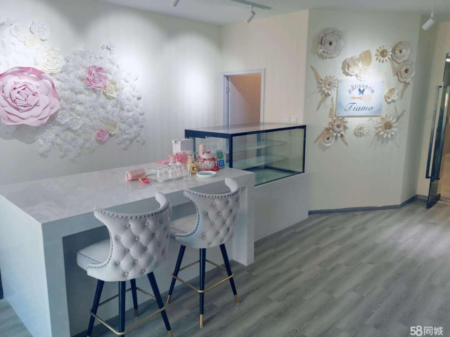 政务区精致带家具