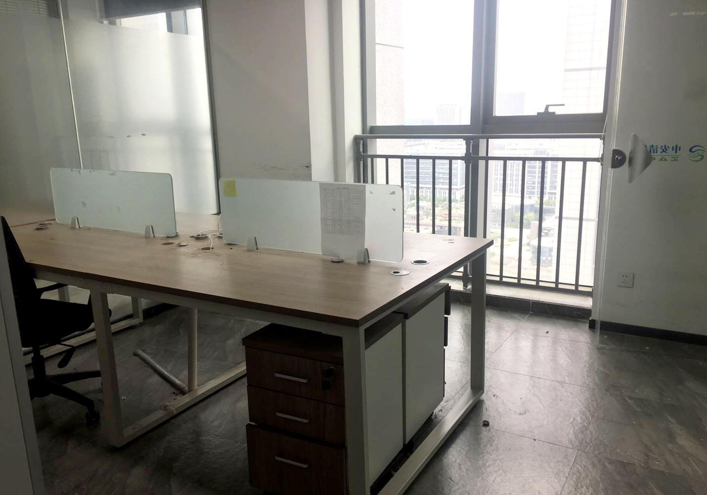 高新区精装毗邻地铁口