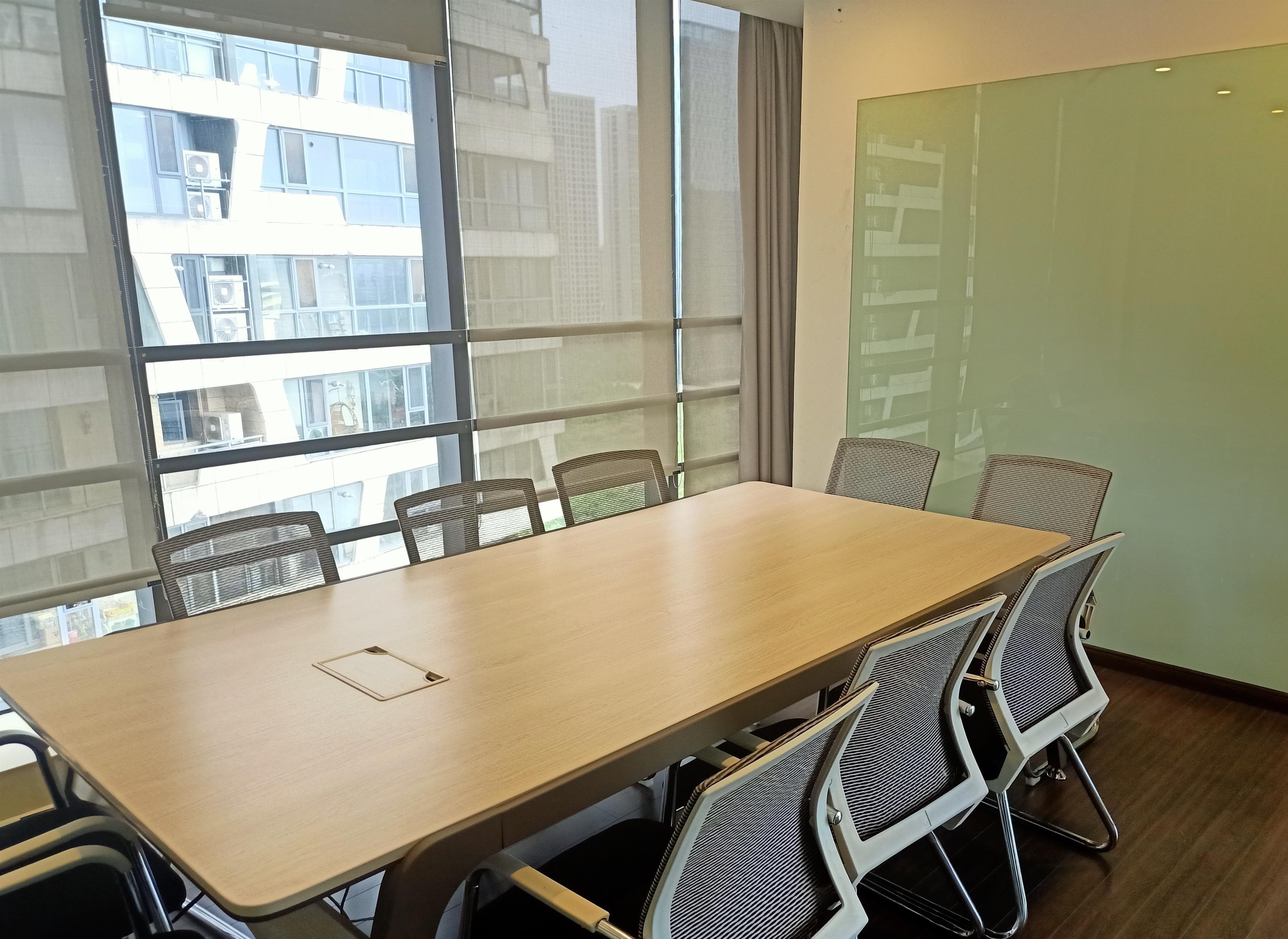 政务区精装带家具格局好