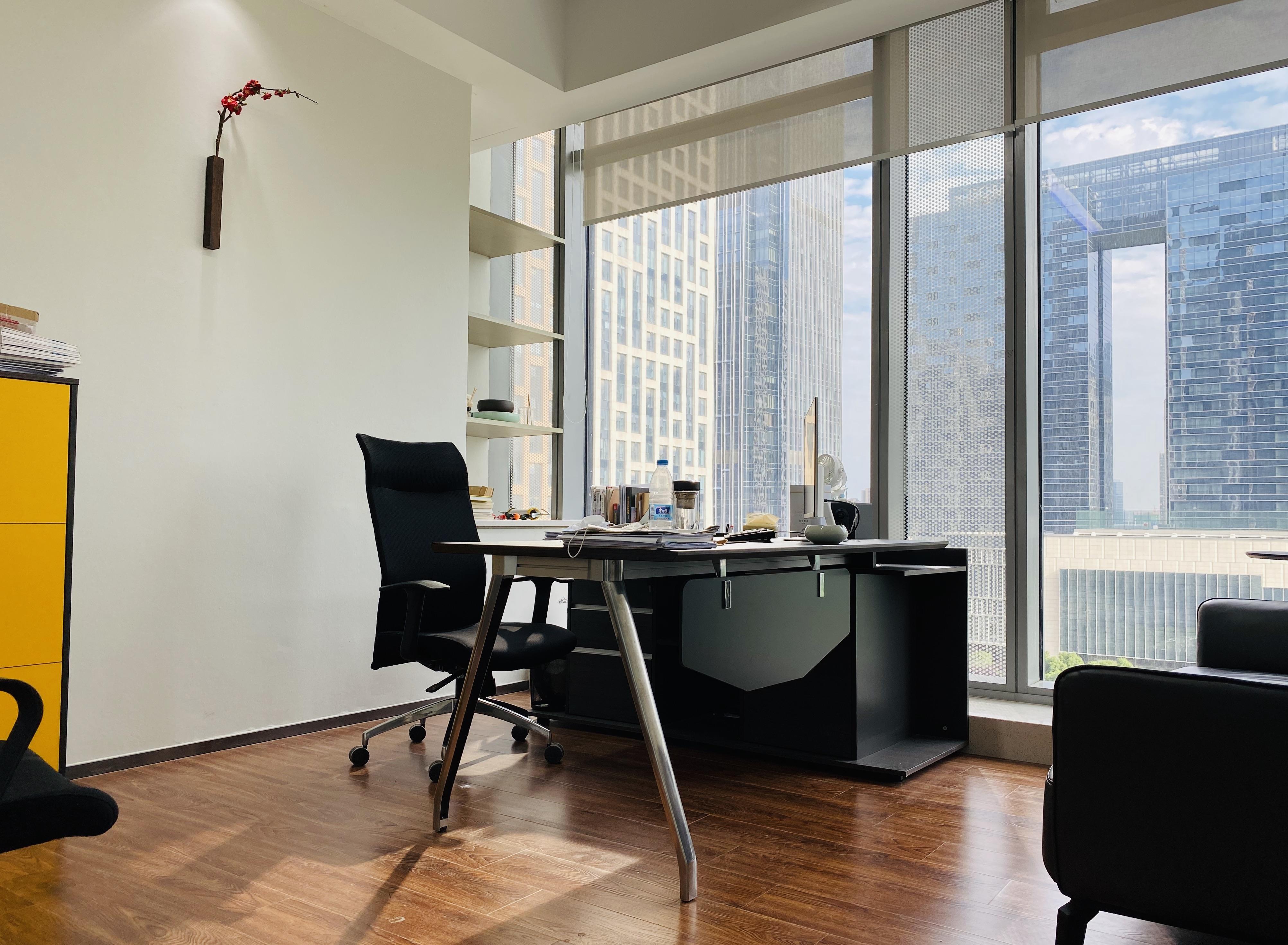 政务区精装交通便利