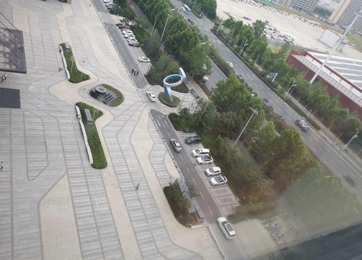 经开区精装电梯口朝南