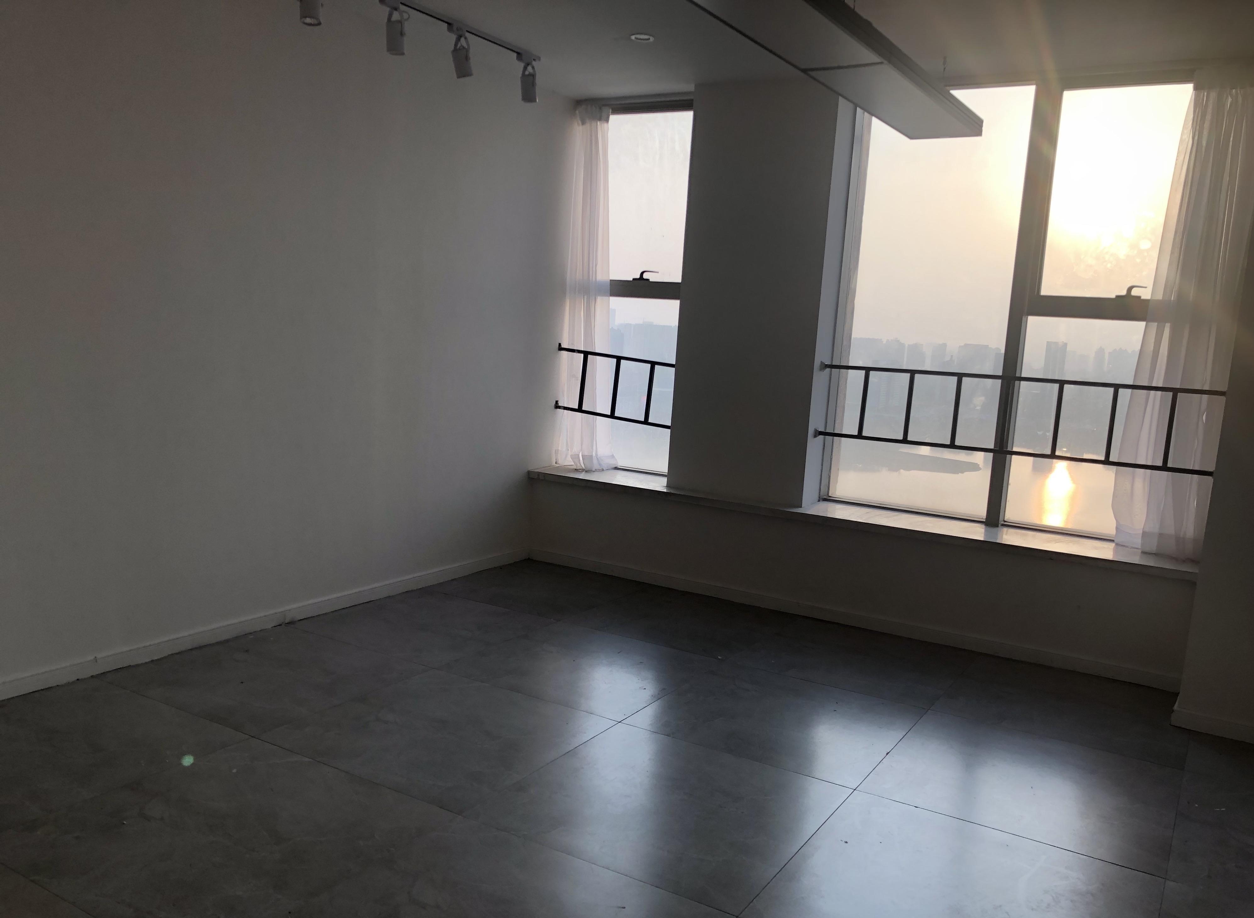 政务区精装全套家具湖景房