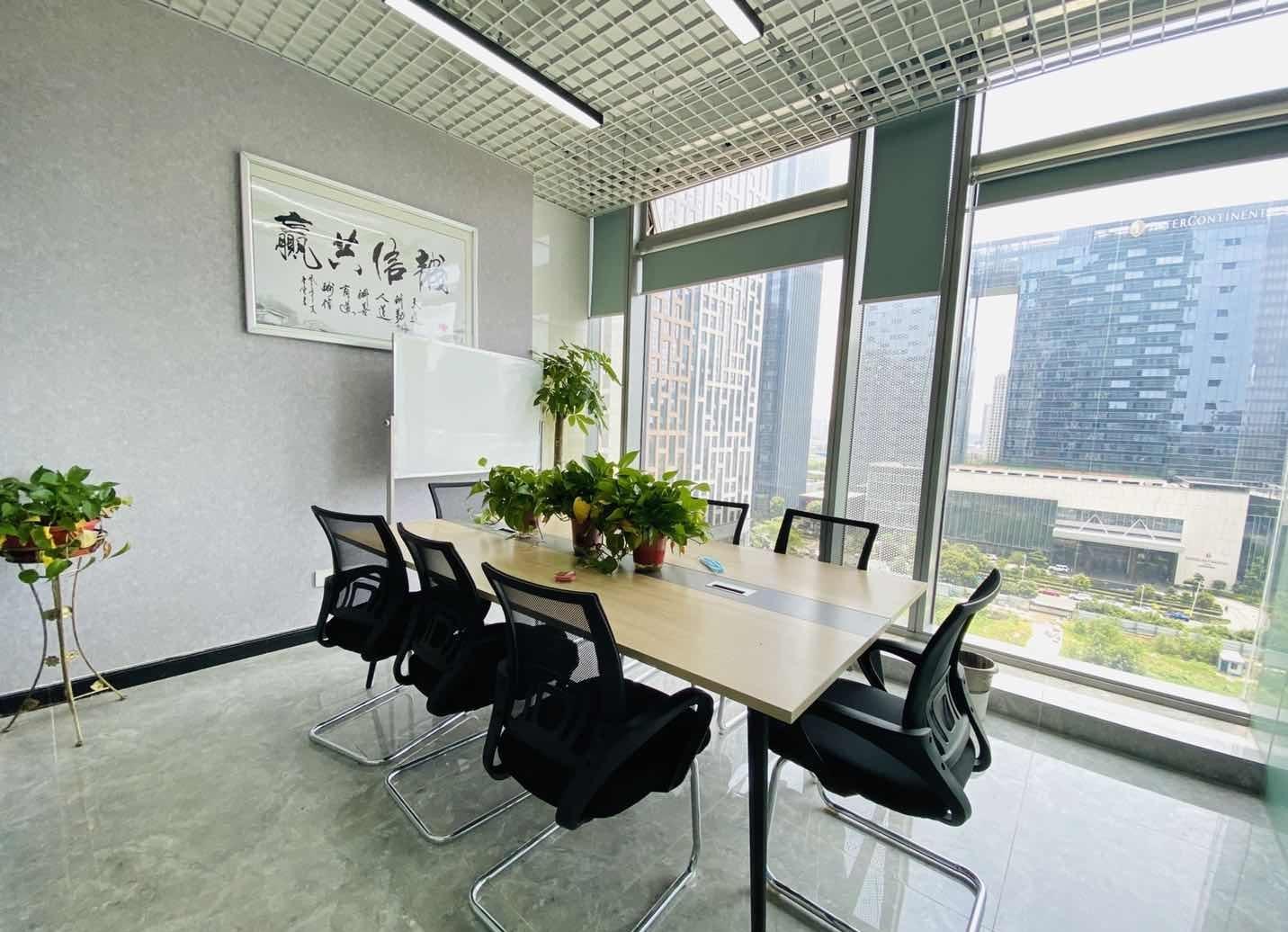 政务区精装湖景房交通便利