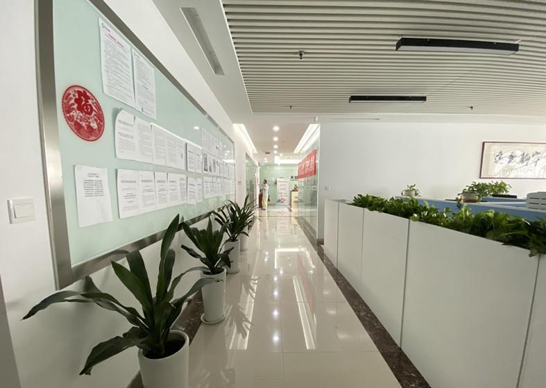 政务区精装正对电梯口湖景房