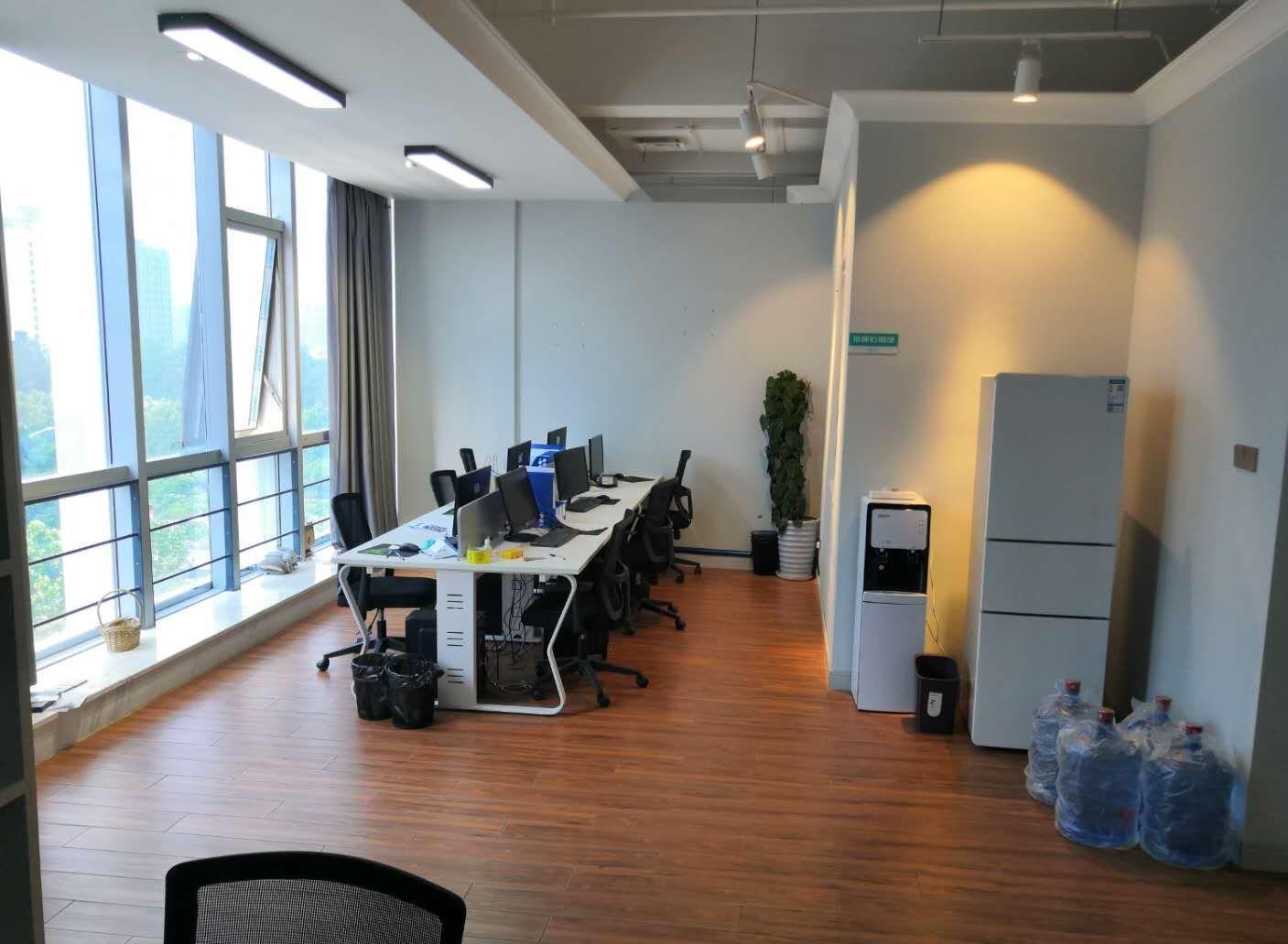 滨湖新区精装带家具正对电梯口