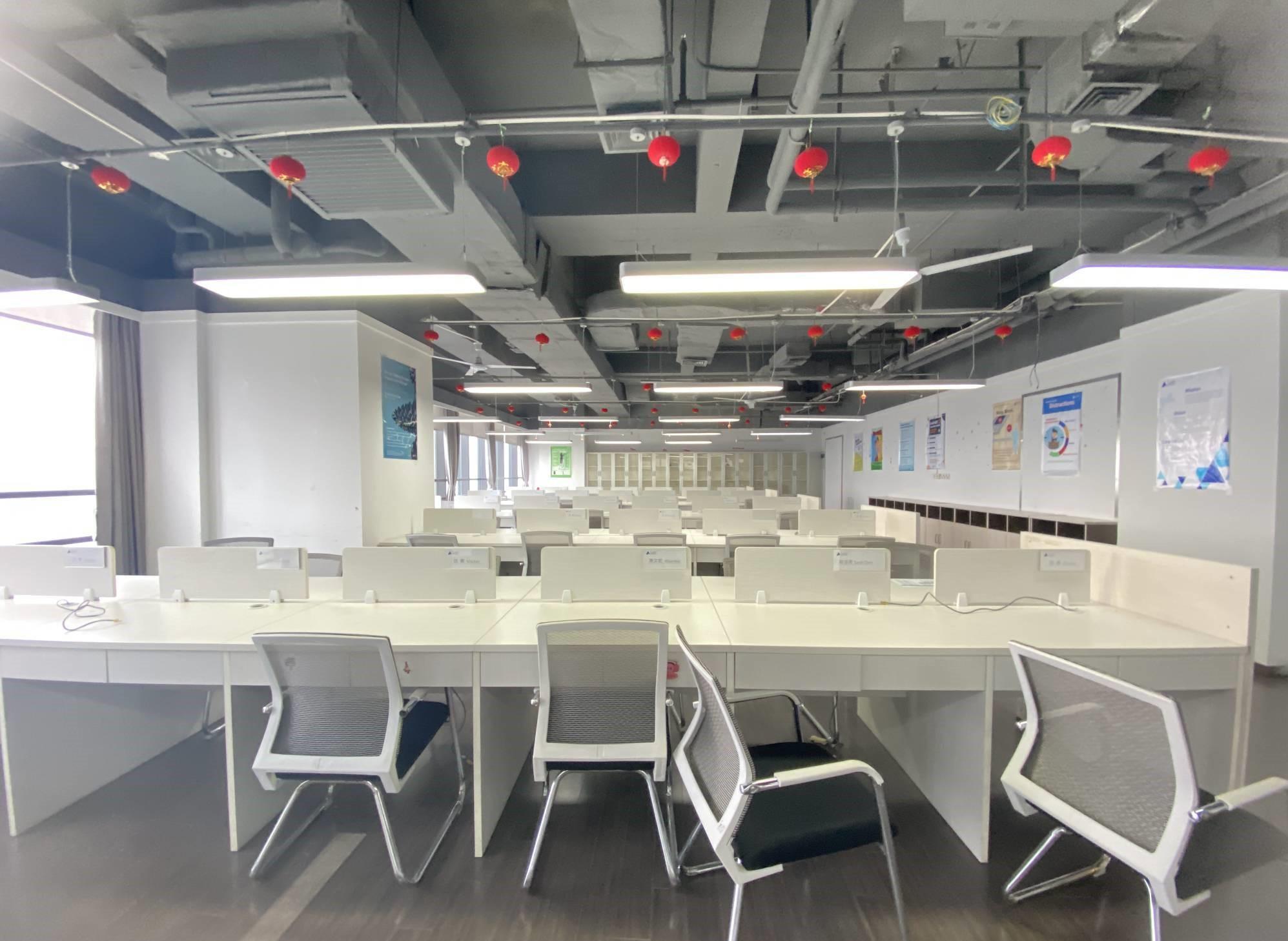 政务区精装采光好湖景房