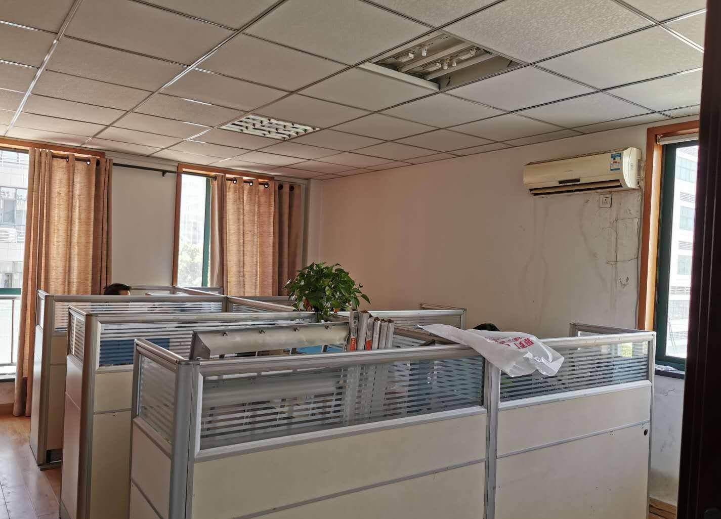 高新区精装带家具交通便利