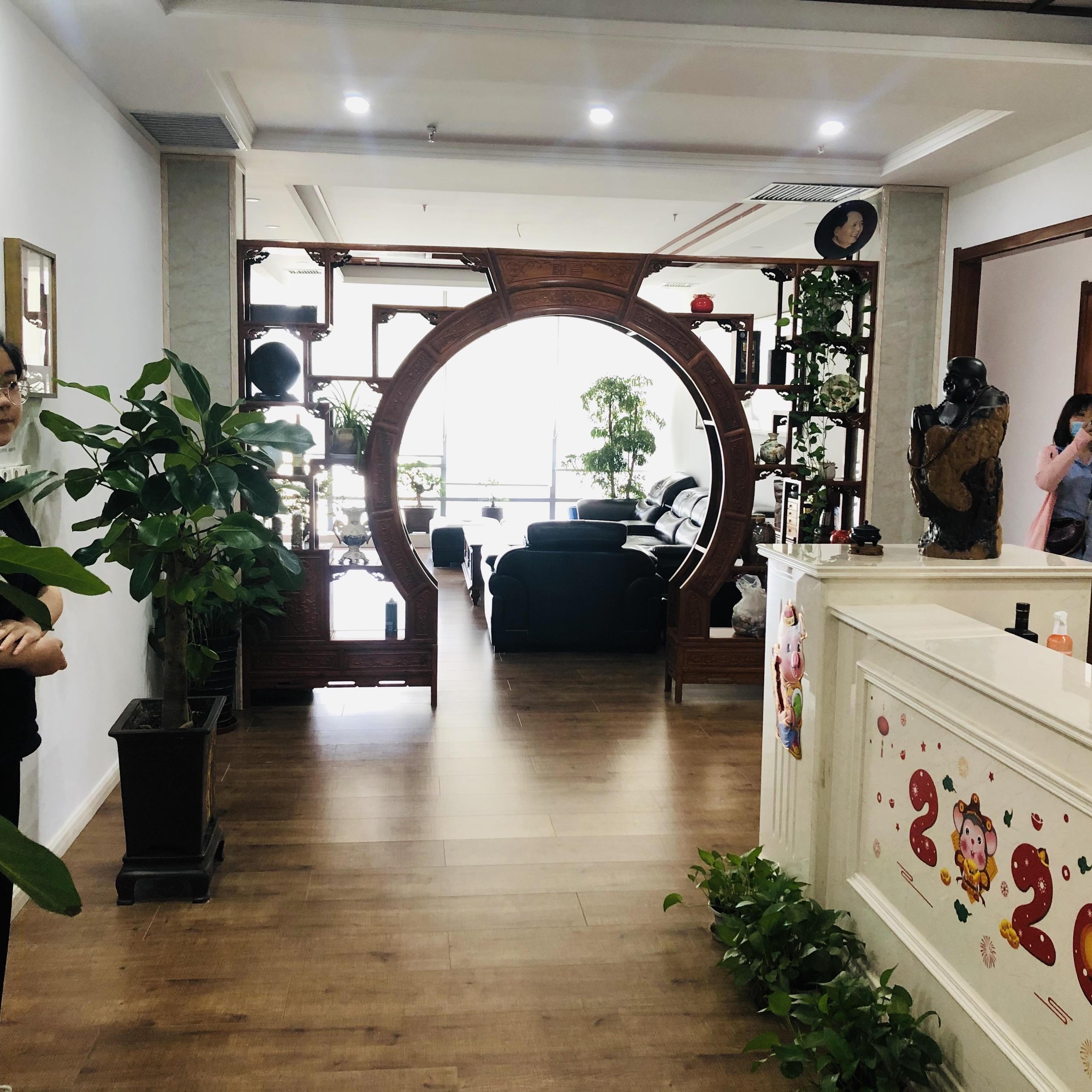 政务区精装带家具适合接待