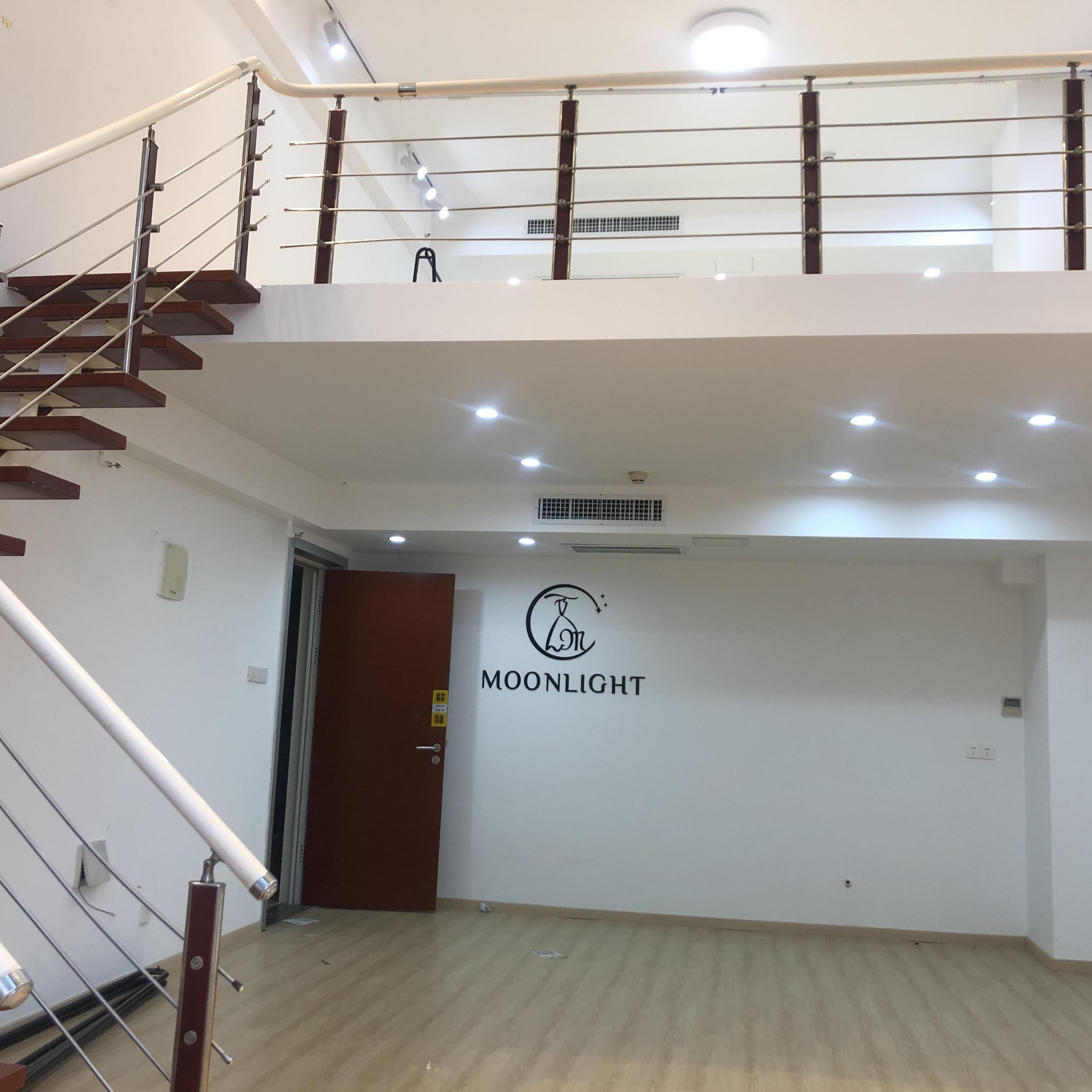 政务区全新装修超大落地窗