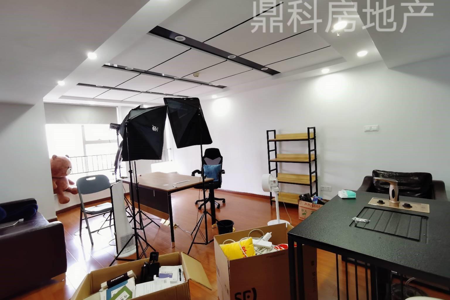 政务区精装一线湖景可直播