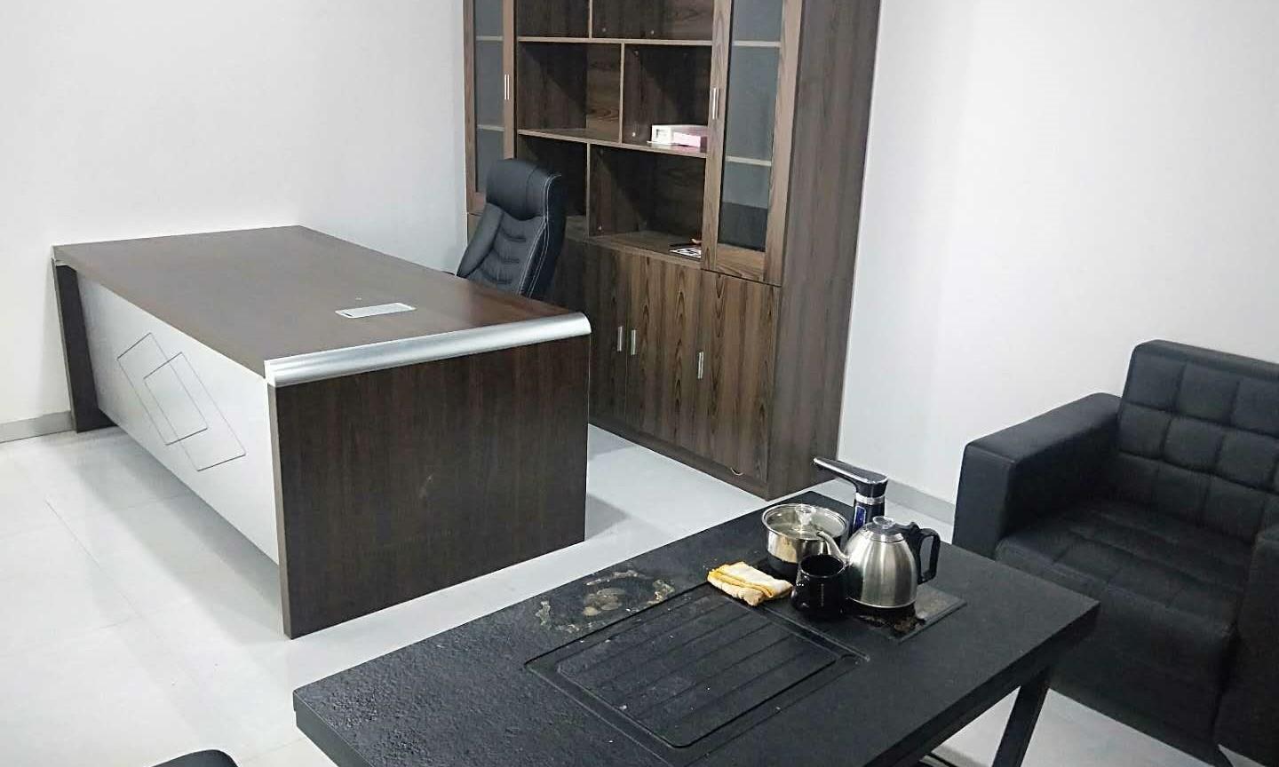 政务区精装天鹅湖畔交通便利