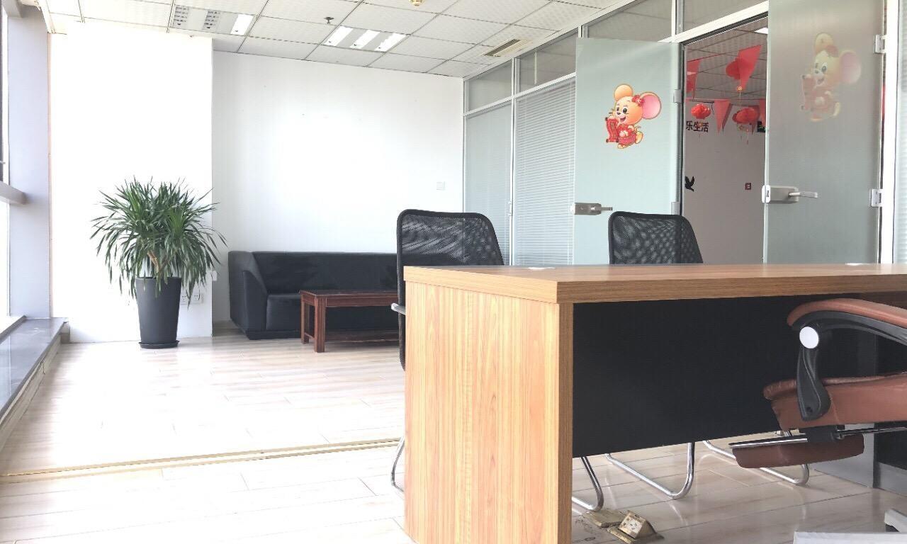 政务区精装带家具两面采光