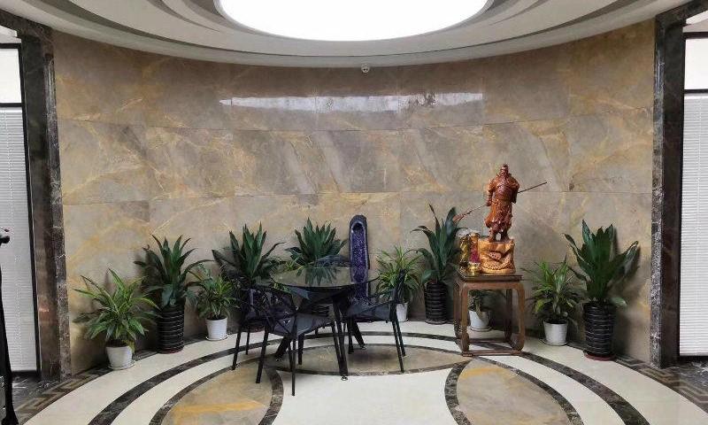 政务区豪装交通便利带家具