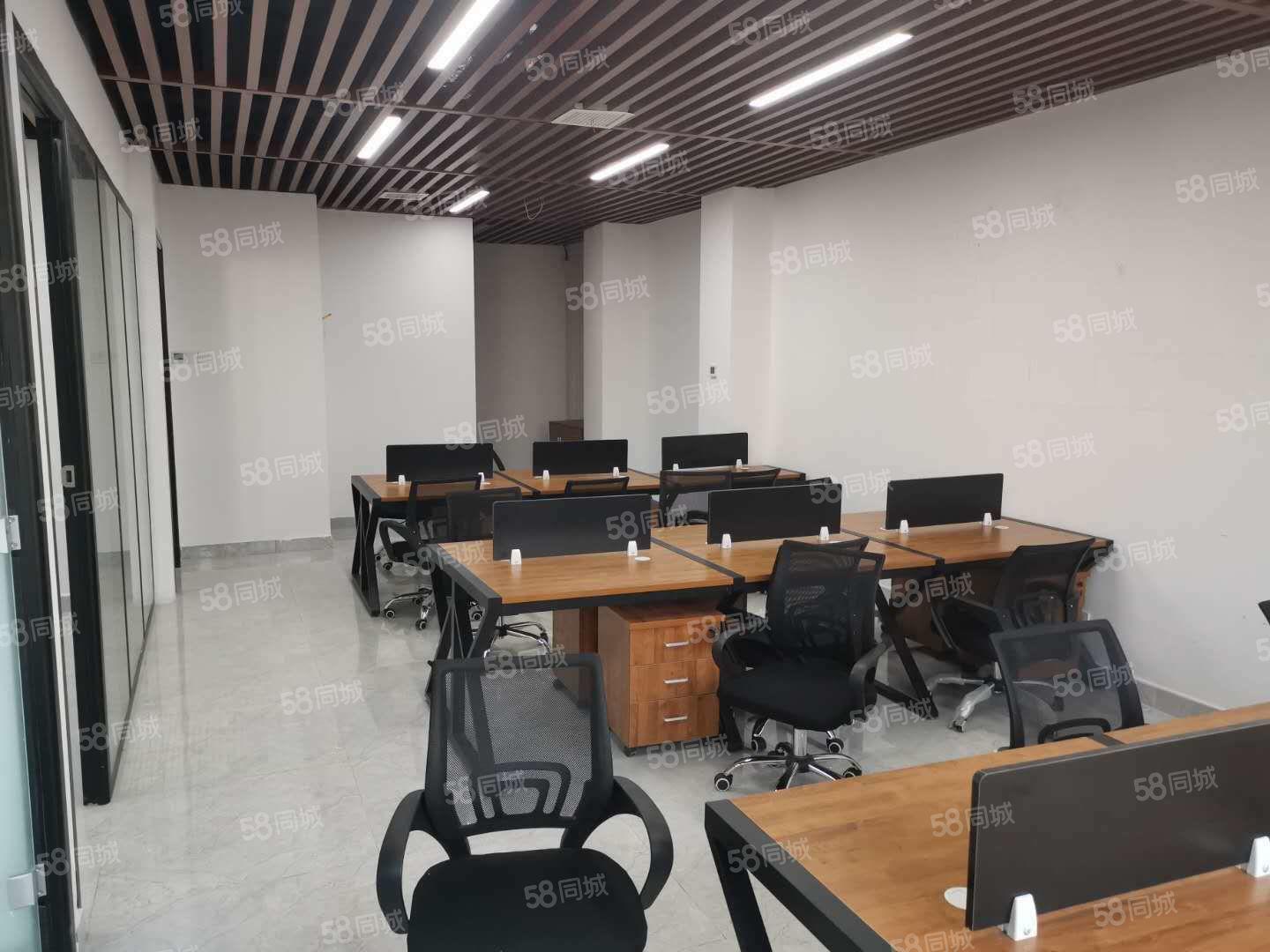 滨湖新区精装带家具电梯口旁