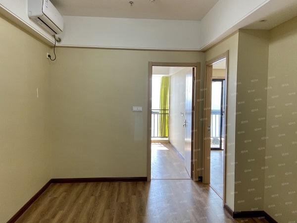 滨湖新区精装朝南中间户