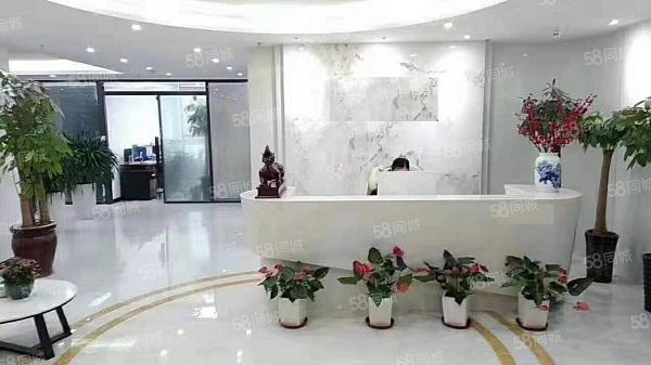 政务区精装带家具正对电梯口